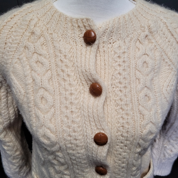 Vintage cream off-white cozy handmade wool cableknit cardigan buttondown sweater - Picture 3 of 9